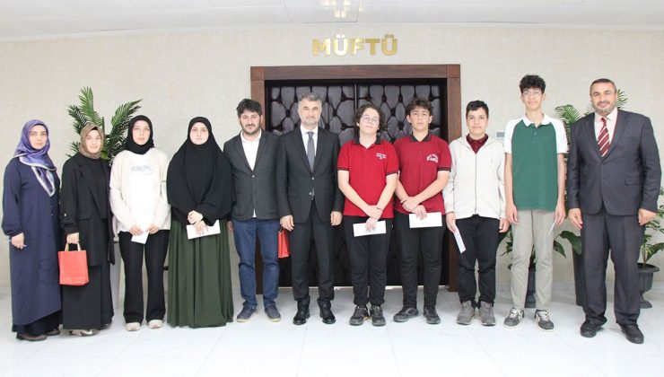 Amasya’da gençler umreyle ödüllendirildi