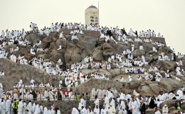 Milyonlarca Müslüman Arafat’ta vakfeye durdu
