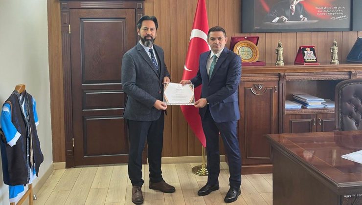 Aziziye Kaymakamı Tugay, kurbanını TDV’ye emanet etti