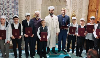 Aziziye’de hafızlar törenle belge aldı