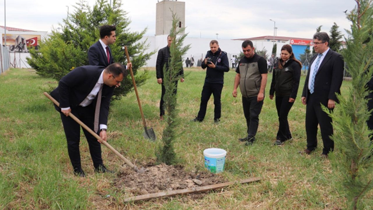 Bandırma’da Görev Şehidi Ceza İnfaz Personeli anısına fidan dikildi