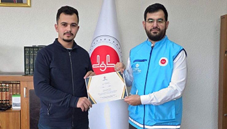 Çandır’da gençler ilk kurban vekaletlerinin TDV’ye verdiler