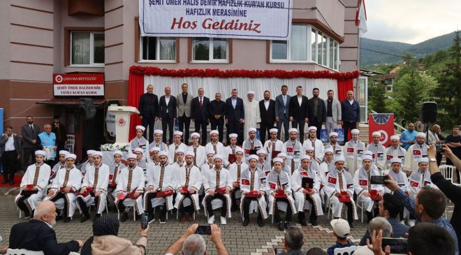 Çaycuma’da hafızlar icazet sevinci yaşadı