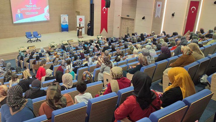 “Dijital Dünyada Çocuk ve Aile” konferansları sürüyor