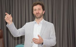 Dr. Albayrak: Zirve azim ve kararlılıkla yürüyenlerindir