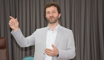 Dr. Albayrak: Zirve azim ve kararlılıkla yürüyenlerindir