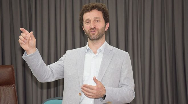 Dr. Albayrak: Zirve azim ve kararlılıkla yürüyenlerindir