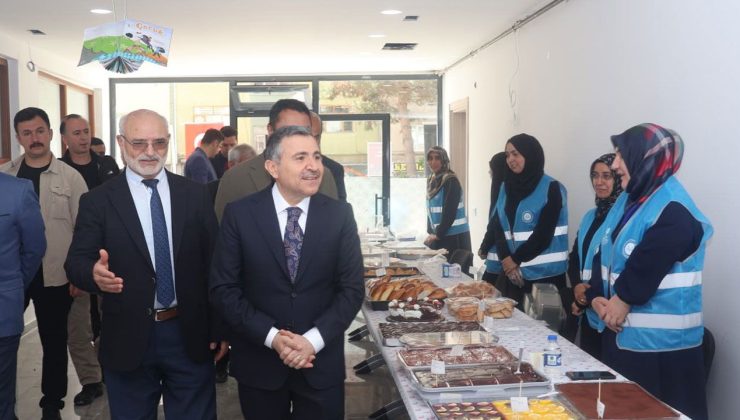 Gümüşhane’de hayır çarşısı açıldı