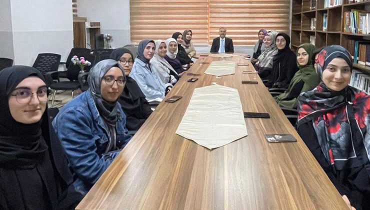 İslami İlimler Akademisinde belge töreni