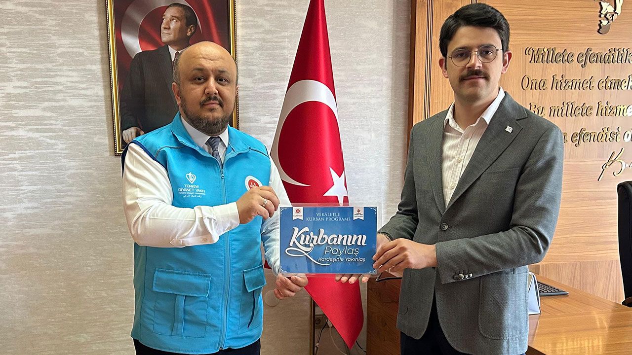 Kaymakam Eskimez, kurbanını TDV'ye verdi