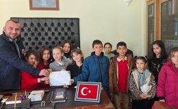 Köse’deki ilkokul öğrencilerinden Filistin’e destek