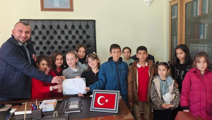 Köse’deki ilkokul öğrencilerinden Filistin’e destek