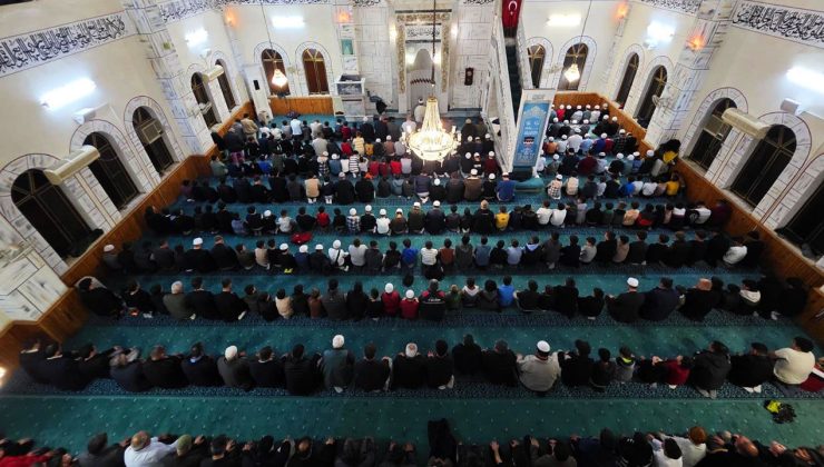 Köşk’te gençler camide buluştu