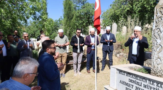 Müftü Ahmet Hulusi Efendi kabri başında anıldı