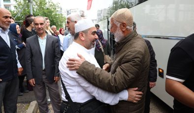 Osmaniye’de hacı adayları dualarla uğurlandı