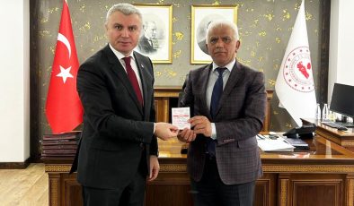 Sapanca Kaymakamı Yazıcı, kurbanını TDV’ye emanet etti