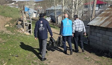 TDV, Karlıova’da giyim yardımı yaptı