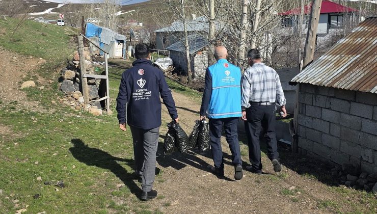 TDV, Karlıova’da giyim yardımı yaptı