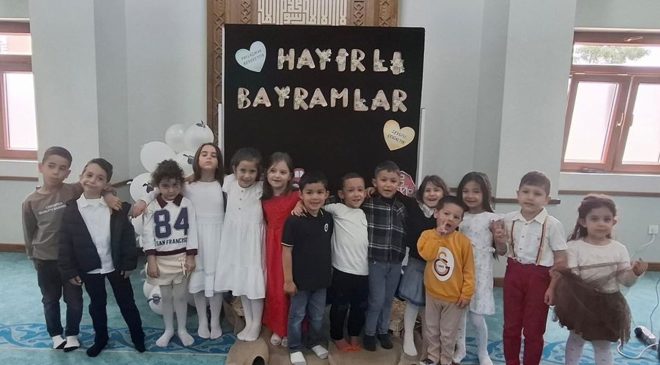 Ümraniyeli minikler bayram coşkusunu yaşadı
