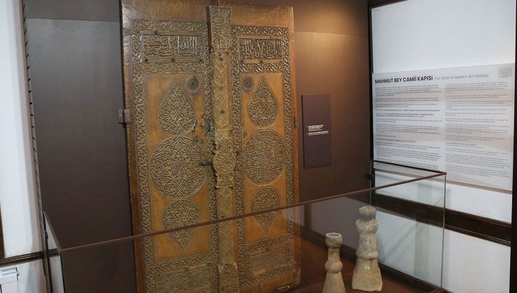 UNESCO Dünya Mirası Listesi’ndeki 660 yıllık caminin kapısı müzede sergileniyor
