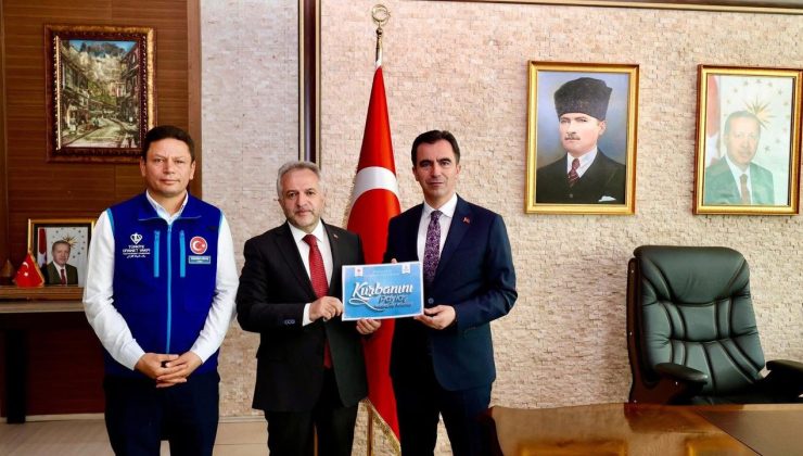 Vali Karakaya, kurbanını TDV’ye emanet etti