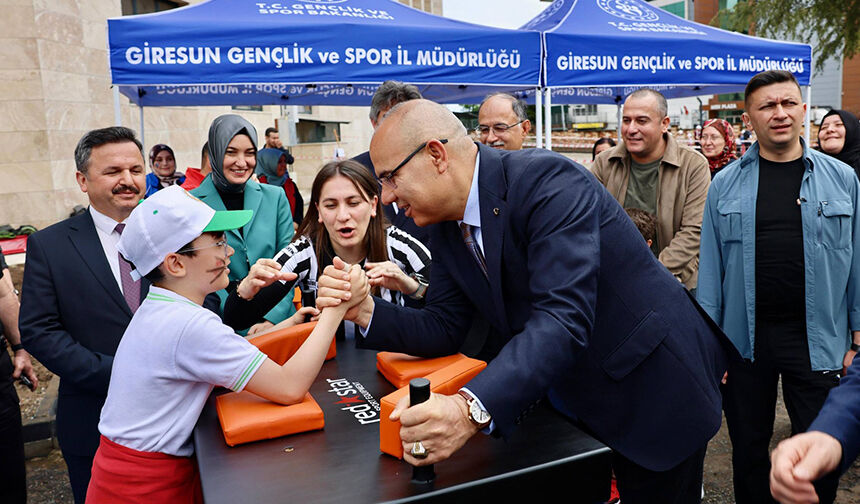 Vali Koç Gençlerimize Inanıyor Ve Güveniyoruz 8