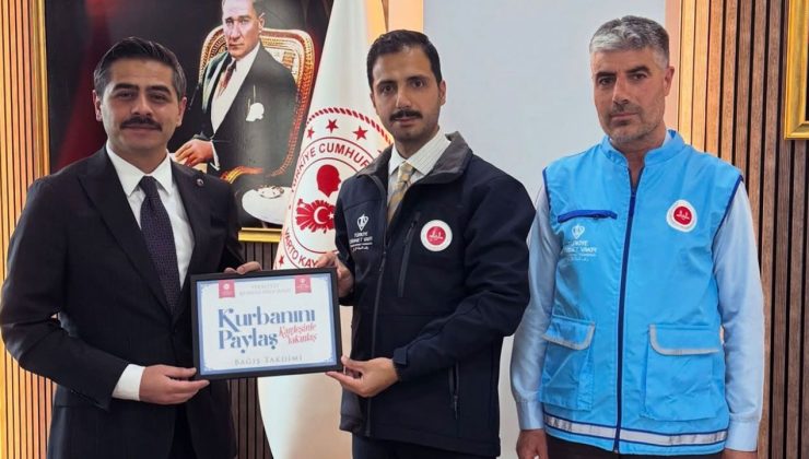 Varto Kaymakamı Işık, kurbanını TDV’ye emanet etti