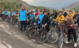 Çelikhan’da gençler kardeşliğe pedal çevirdi