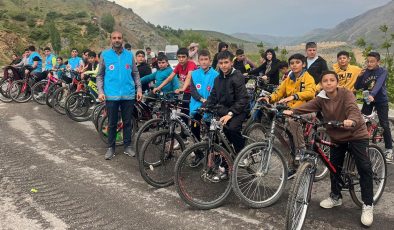 Çelikhan’da gençler kardeşliğe pedal çevirdi