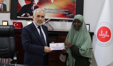 Cibutili iki kız kardeş 5 ayda hafız oldu