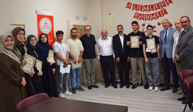 Giresun’da umre ödüllü bilgi yarışması ödülleri verildi
