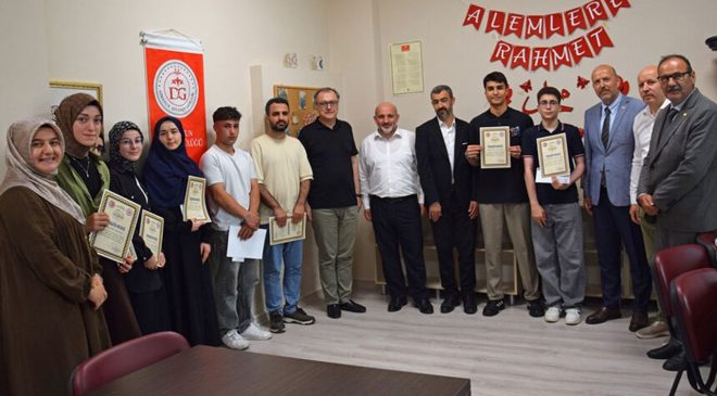 Giresun’da umre ödüllü bilgi yarışması ödülleri verildi