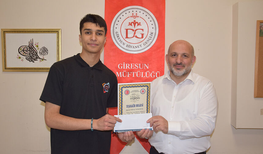 Giresun’da Umre Ödüllü Bilgi Yarışması Ödülleri Verildi 3