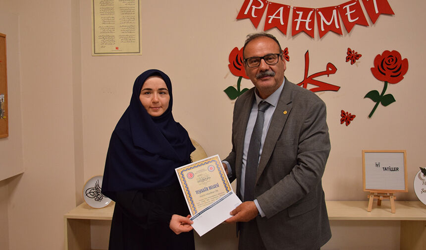 Giresun’da Umre Ödüllü Bilgi Yarışması Ödülleri Verildi 8