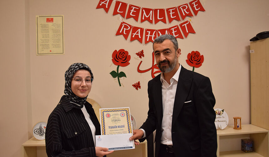 Giresun’da Umre Ödüllü Bilgi Yarışması Ödülleri Verildi 9