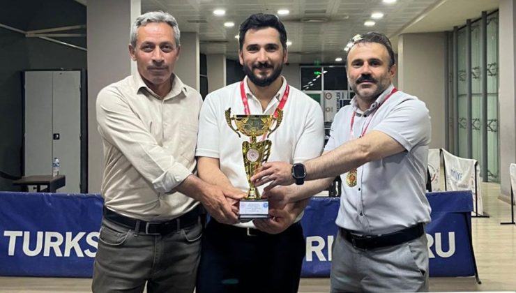 Hakkari’de din görevlileri masa tenisinde il birincisi oldu