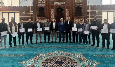 Kaynarca’da din görevlileri hafızlıklarını muhafaza ediyor