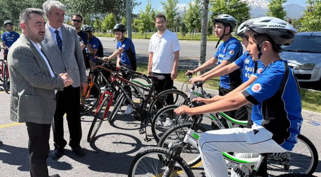Kayseri’de Diyanet gençlik tarihe pedallıyor