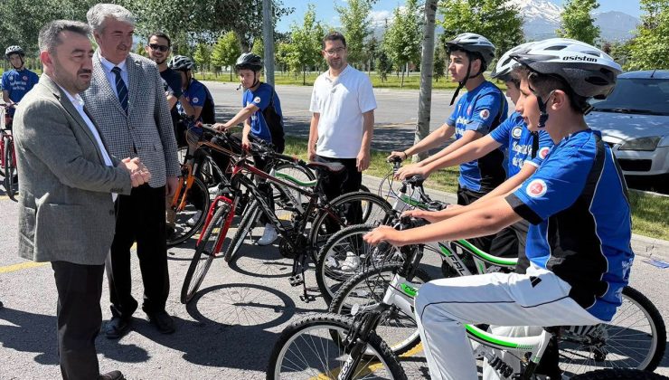 Kayseri’de Diyanet gençlik tarihe pedallıyor