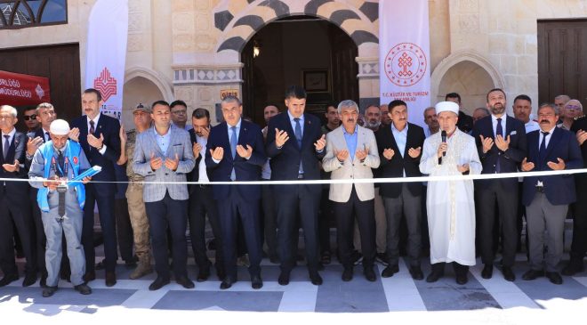 Kilis’te deprem sonrası yenilenen 2 cami dualarla açıldı