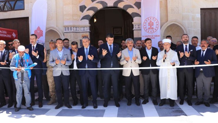 Kilis’te deprem sonrası yenilenen 2 cami dualarla açıldı