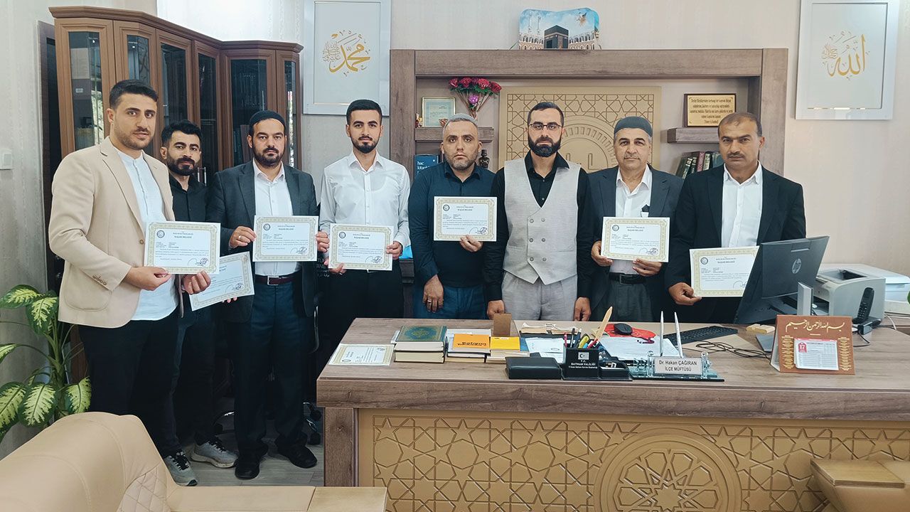 Kozluk'ta başarılı personel ödüllendirildi