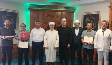 Kur’an öğrenen hastane personeline belge verildi