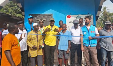 Manisalı hayırseverler Sierra Leone’de su kuyusu açtı