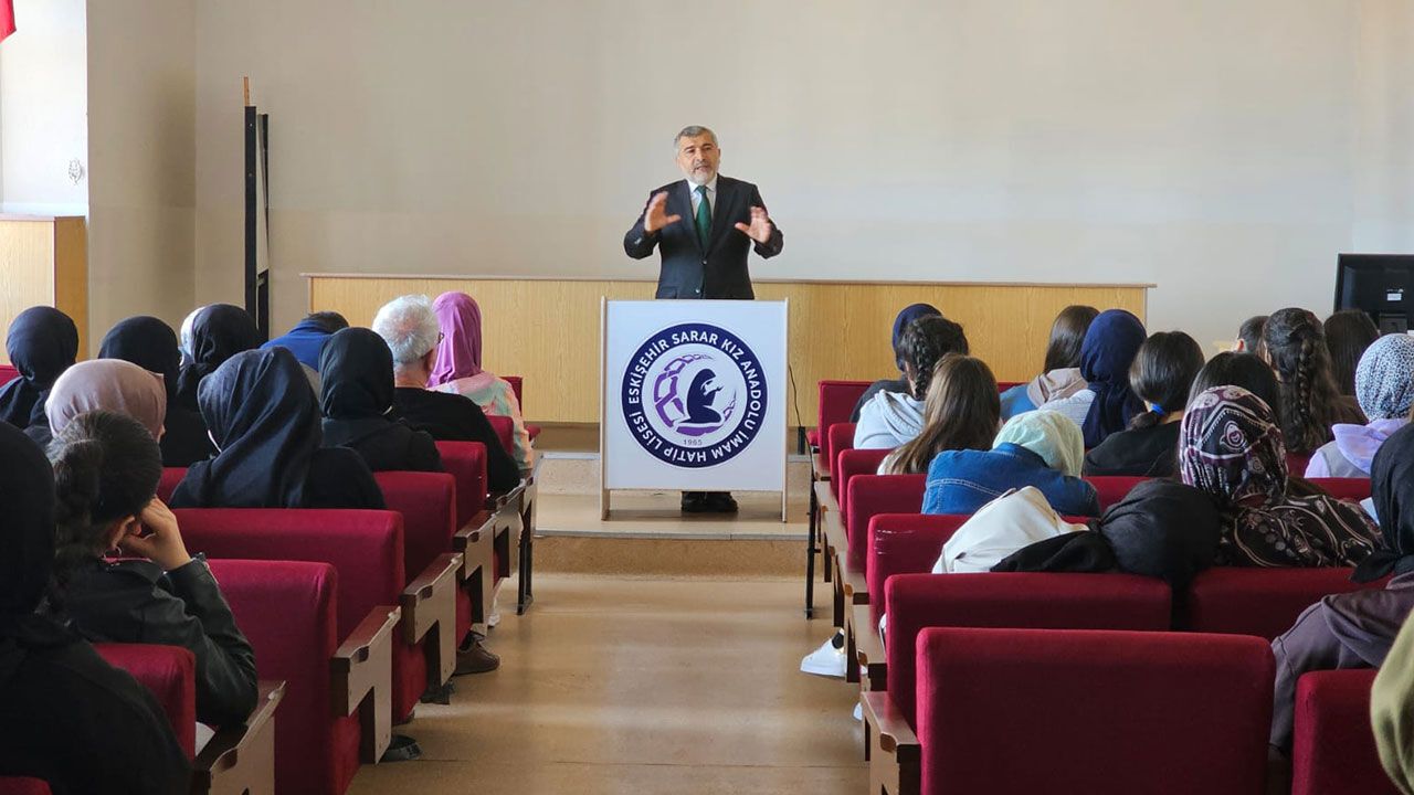 Müftü Gül: Gençleri aydınlatmak bizim en asli vazifemizdir