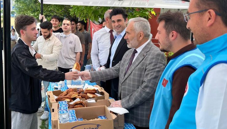 Müftülükten öğrencilere ikram
