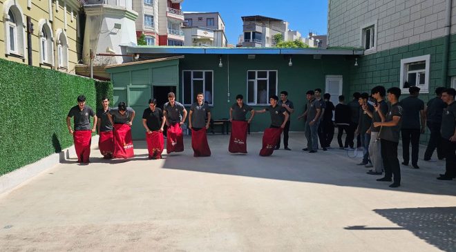 Siirt’te gençler minare gölgesinde eğlendi