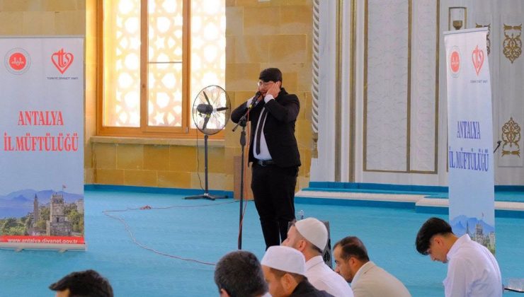 Antalya’da din görevlileri yarıştı