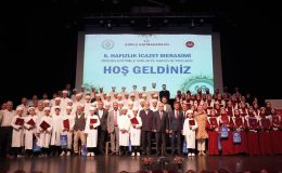 Çorlu’da örgün eğitimle birlikte hafız olan 69 öğrenci icazet sevinci yaşadı