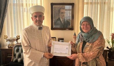 Hollandalı Schut ezandan etkilenerek Müslüman oldu